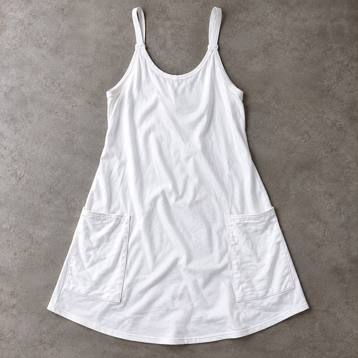 Vestido blanco con bolsillos